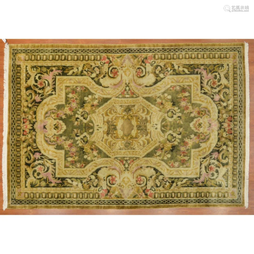 Floral and Trellis Design Rug, India, 6 x 9