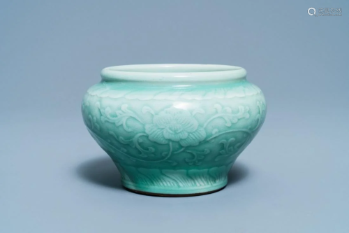 A Chinese celadon jar with floral design, Chenghua