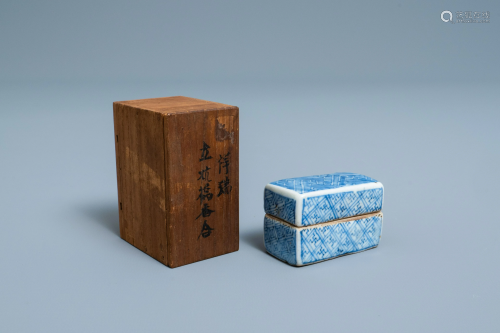 A Chinese blue and white ko-sometsuke box and cover for