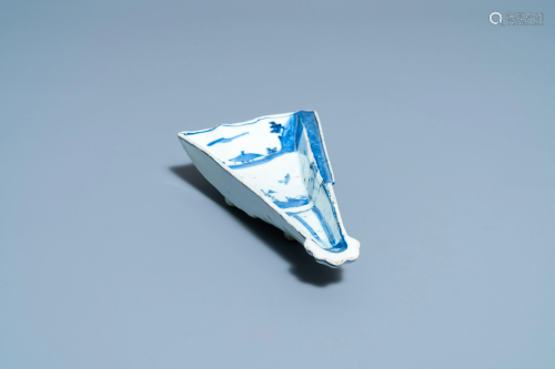 A Chinese blue and white ko-sometsuke 'fan' dish for
