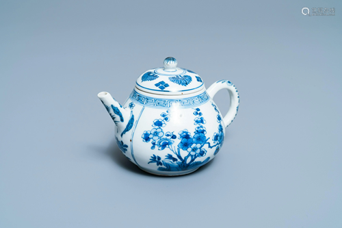 A Chinese blue and white teapot and cover, Kangxi