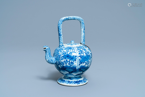 A Chinese blue and white teapot and cover, Kangxi