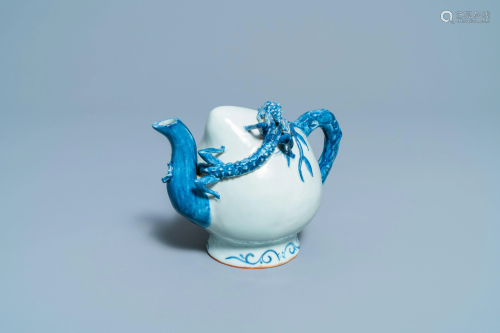 A Chinese blue and white peach-shaped cadogan teapot,
