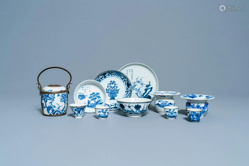 Eleven Chinese blue and white Vietnamese market 'Bleu