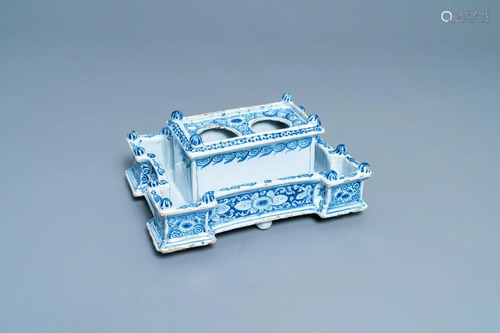 A large blue and white Delft-style inkwell, Nurnberg