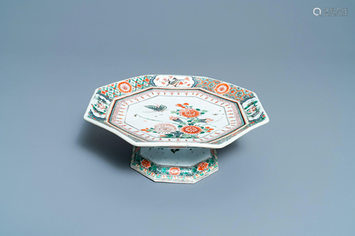 An octagonal Chinese famille verte tazza, Kangxi