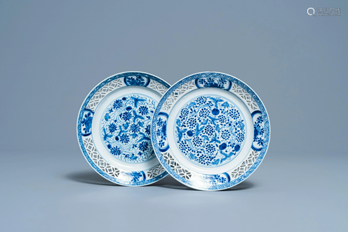 A pair of Chinese blue and white 'reticulated border'