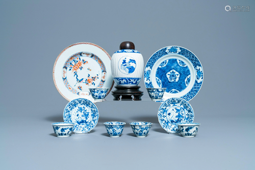 A Chinese blue and white tea caddy, six cups, two