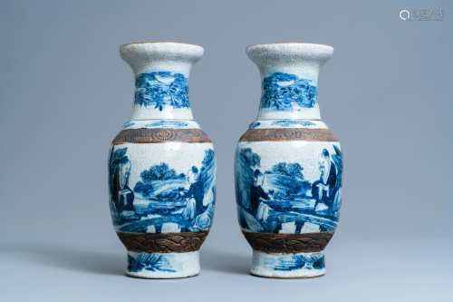 A pair of Chinese blue and white Nanking crackle-glazed