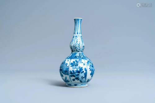 A Chinese blue and white double gourd vase with floral