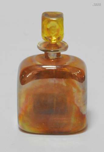让-皮埃尔-巴奎尔--20世纪吹制玻璃香水瓶，亮黄色的色调。有签名，日期为1988年H共计：9厘米插头点断裂