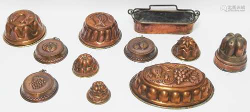 一批11件铜管乐器，包括蚌类和杂项。磨损和冲击
