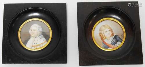 两幅象牙上的微型画，分别代表路易十六和路易十七，其中一幅有H.Pery的签名。视线直径：5.5和6厘米。