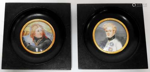两个代表拿破仑-波拿巴和老鹰的微型画在象牙白上相遇。包括H在内的签名。Lug.目测直径：5.5厘米