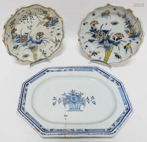 鲁昂陶器套装包括一个盘子和两个碟子。十八世纪时期事故和修复