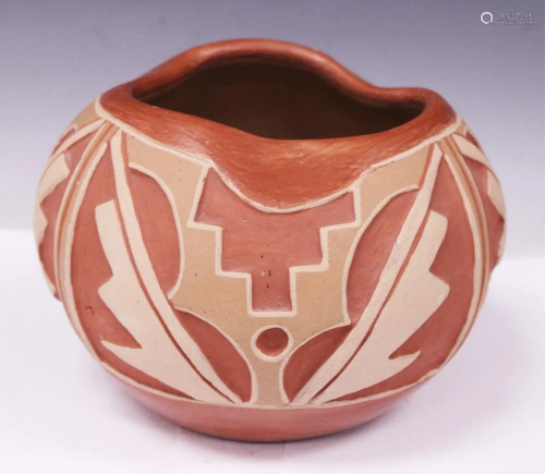 SAN JUAN SCULPTED POT