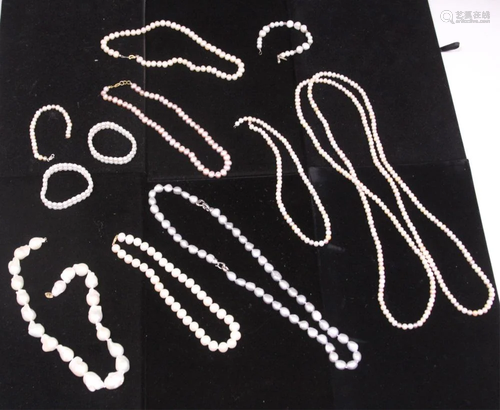 COLLECTION PEARL NECKLACES, BRACELETS