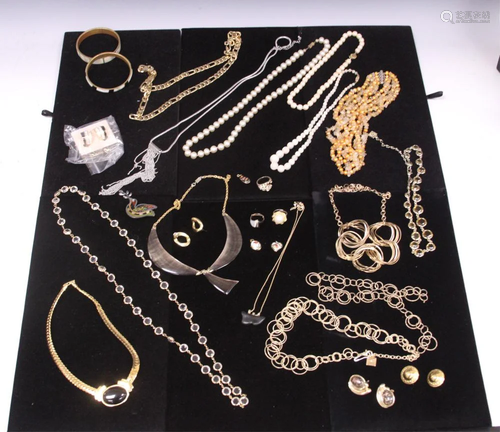 COSTUME JEWELRY COLLECTION-GOLD TONED PCS.