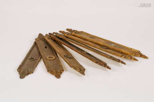 A lot comprising of (7 pieces) door mounts (lockplates), Frankrijk, ca. 1900.