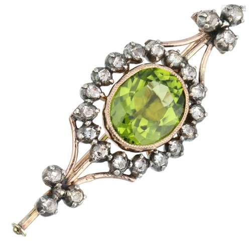 Rose gold brooch set with 23 rose cut diamonds and peridot - 14 ct.