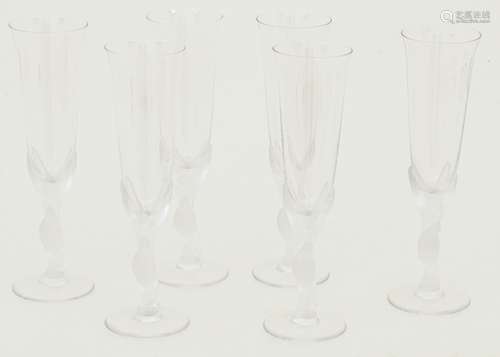 A lot with (6) Igor Carl Fabergé champagne flutes - Kissing Doves. France, 20th century.