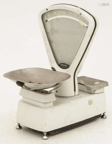 An old kitchen scale, mid. 20th century.