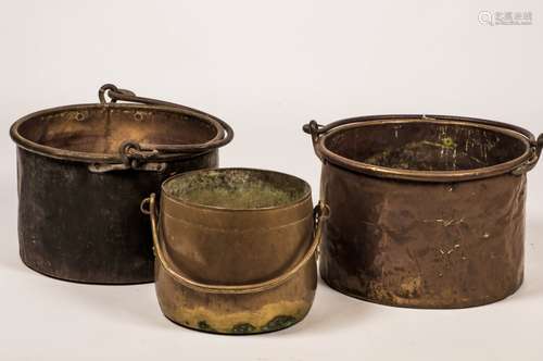 A convolute of (3) large copper pots, Dutch, 19th century.