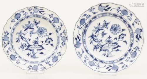 A lot of (2) porcelain plates with swivelmuster decor. Meissen, 20th century.