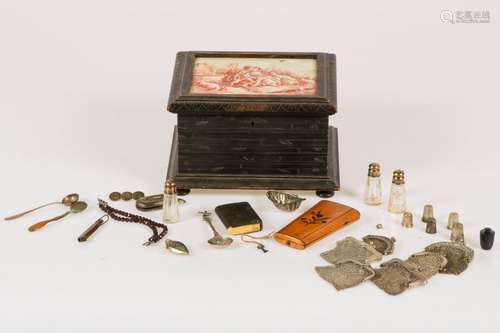 A miniature chest with various contents, a.w. a gold pin, ca. 1900 and later.