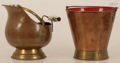 A lot with (2) copper objecten including a coal bucket. 20th century.