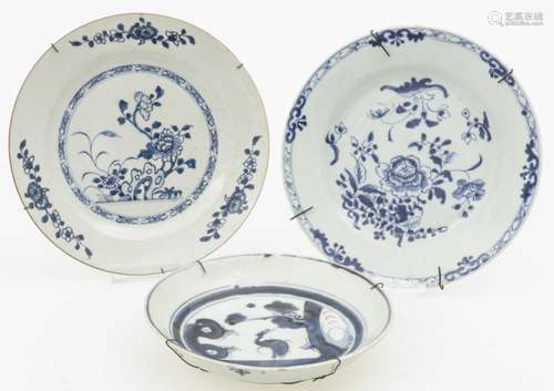 A lot of (3) porcelain plates. China, 18th century.