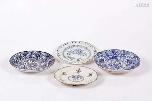 A lot of (4) porcelain plates, China and Japan, 18th and 19th century.