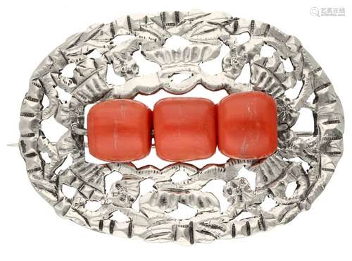 Silver open worked brooch with 3 red corals - 835/1000.