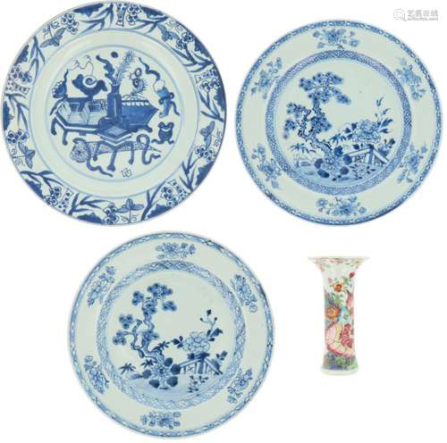 A lot with (4) porcelain items, amongst others plates with landscape décor. China, 18th century.