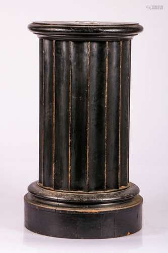 A blackened wood pedestal, 1st quarter 20th century.