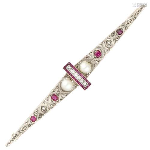 Yellow gold Art Deco brooch, with diamond, natural ruby and cultivated freshwater pearl - 18 ct.