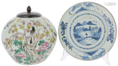 A lot of porcelain consisting of a stock pot with floral decor and a plate. China, 18th & 19th centu