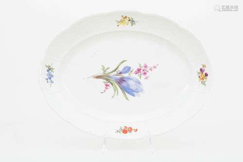 An oval porcelain serving dish, Meissen, Germany, 1st half 20th century.