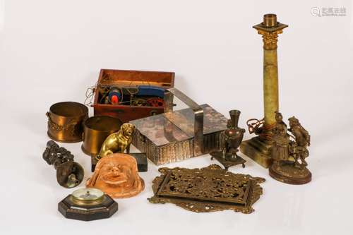 A large lot various items, a.w. a table lamp, a cast bronze newspaper-stand, a Zamac figurine, and a