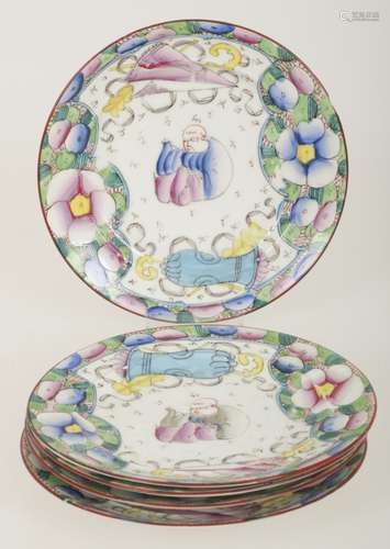 A set of (5) porcelain plates with famille rose decor. China, 19th century.