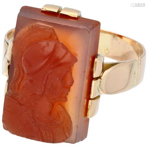 Rose gold ring with agate cameé of Roman centurion - 14 ct.