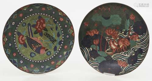 A lot of (2) cloisonne bowls decorated with birds. Japan, 19th century.