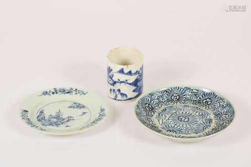 A lot of Chinese porcelain with a dish with floral decoration, an 18th century plate and a mug.