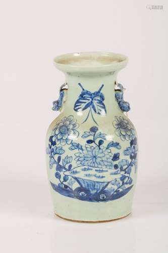 A porcelain vase with floral decor. China, late 19th century.