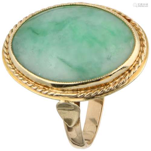 Yellow gold solitaire ring, with jade - 14 ct.