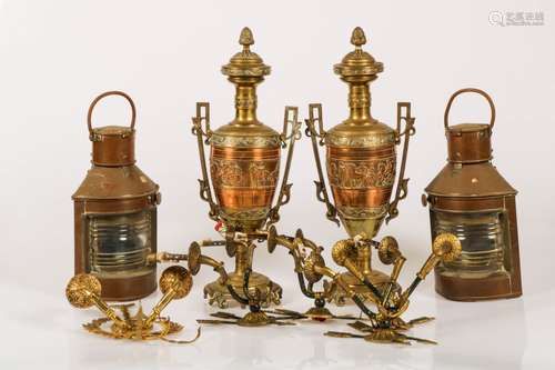 A lot with various copper items, a.o. vases.