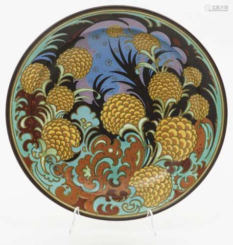 A pottery dish designed by Jan van Schaik. South Holland, 1st half of the 20th century.