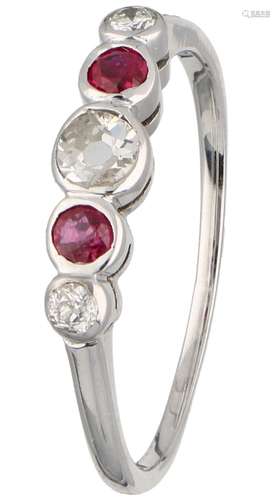 White gold ring, with approx. 0.21 ct. diamond and natural ruby - 14 ct.