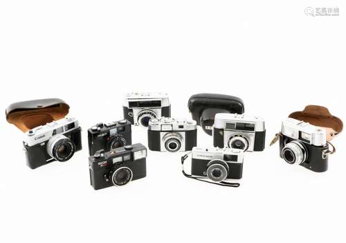 A lot with various photocamera's, 20th century.