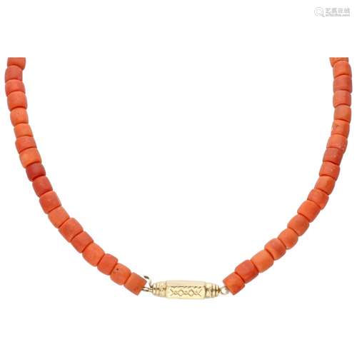 Red coral choker with a yellow gold closure - 14 ct.